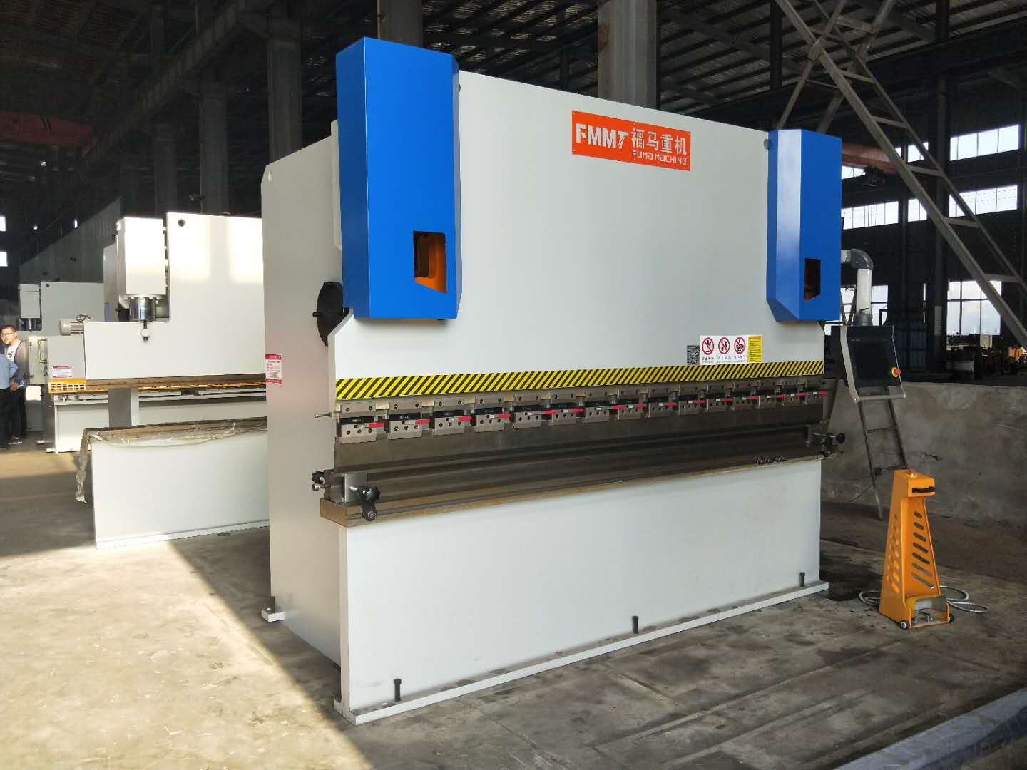 設(shè)備正、側(cè)面